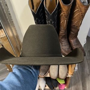 Rodeo king moss green felt